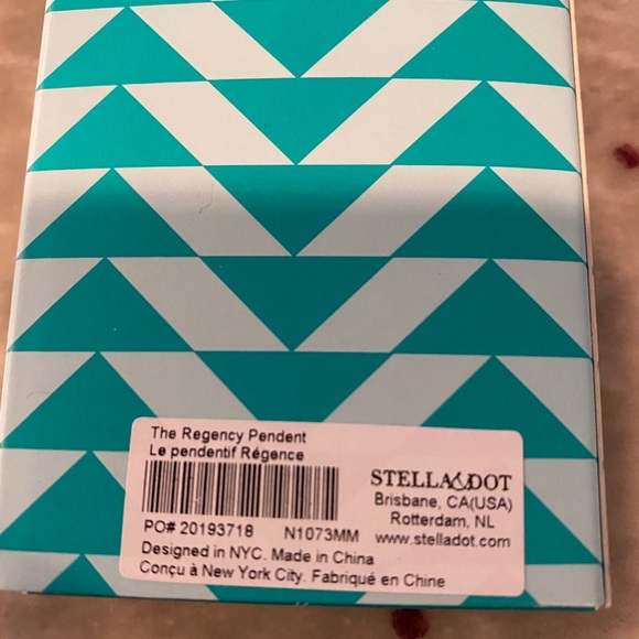 Pendant Necklace - Picture 4 of 4